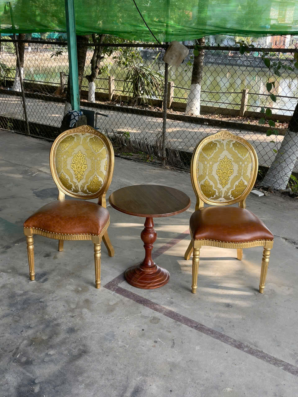 ghe-an-co-dien-louis-16-khong-tay-dat-vang